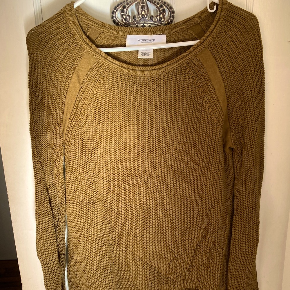 Women’s crew neck sweater